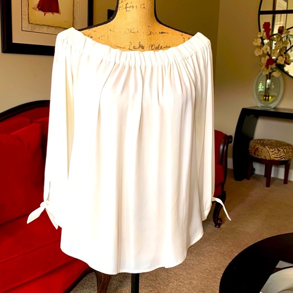 Express Tops - Cream Express Blouse!! Professional and Super Cute on!!